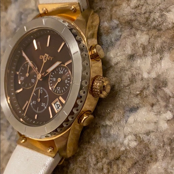 Watch - Picture 4 of 4